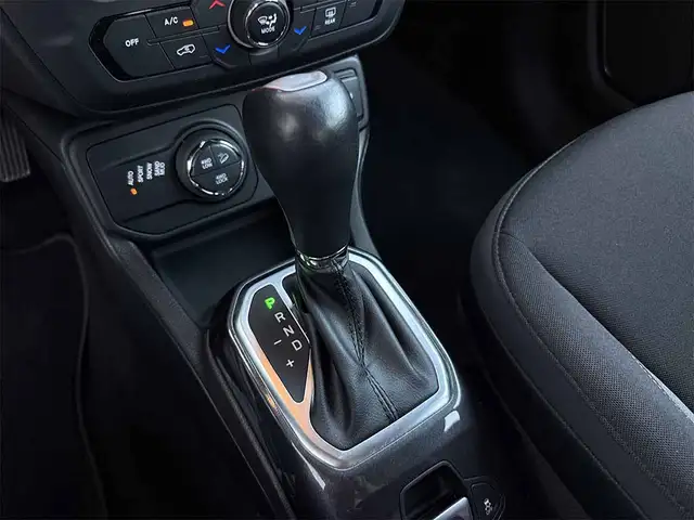 Jeep Renegade view 15