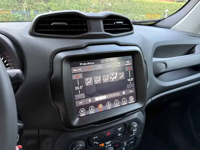 Jeep Renegade view 18