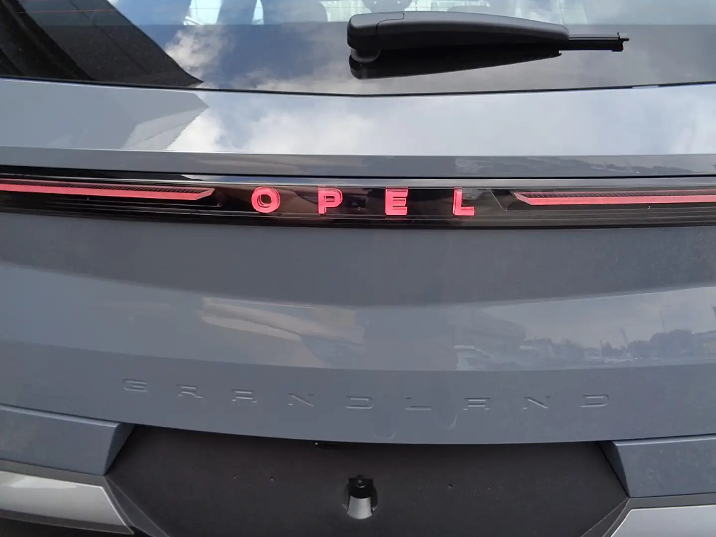 Opel Grandland 1.2 MHEV Edition Aut. Grau - 2