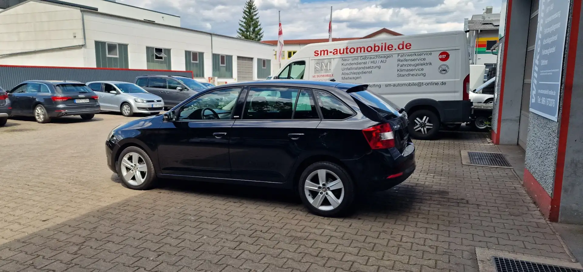 Skoda Rapid/Spaceback Joy, DSG, Navi, App, Winterpaket, Alu,USB, Xenon, Schwarz - 2