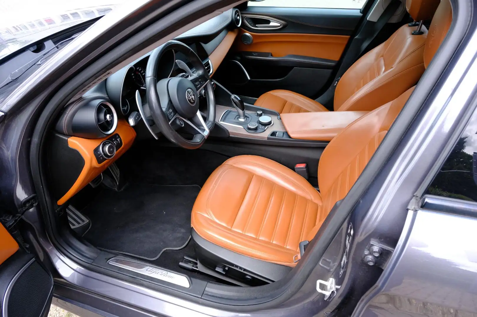 Alfa Romeo Giulia 2.2 AWD 210pk Veloce Aut. Pano|Leder|Navi|Cam Šedá - 2