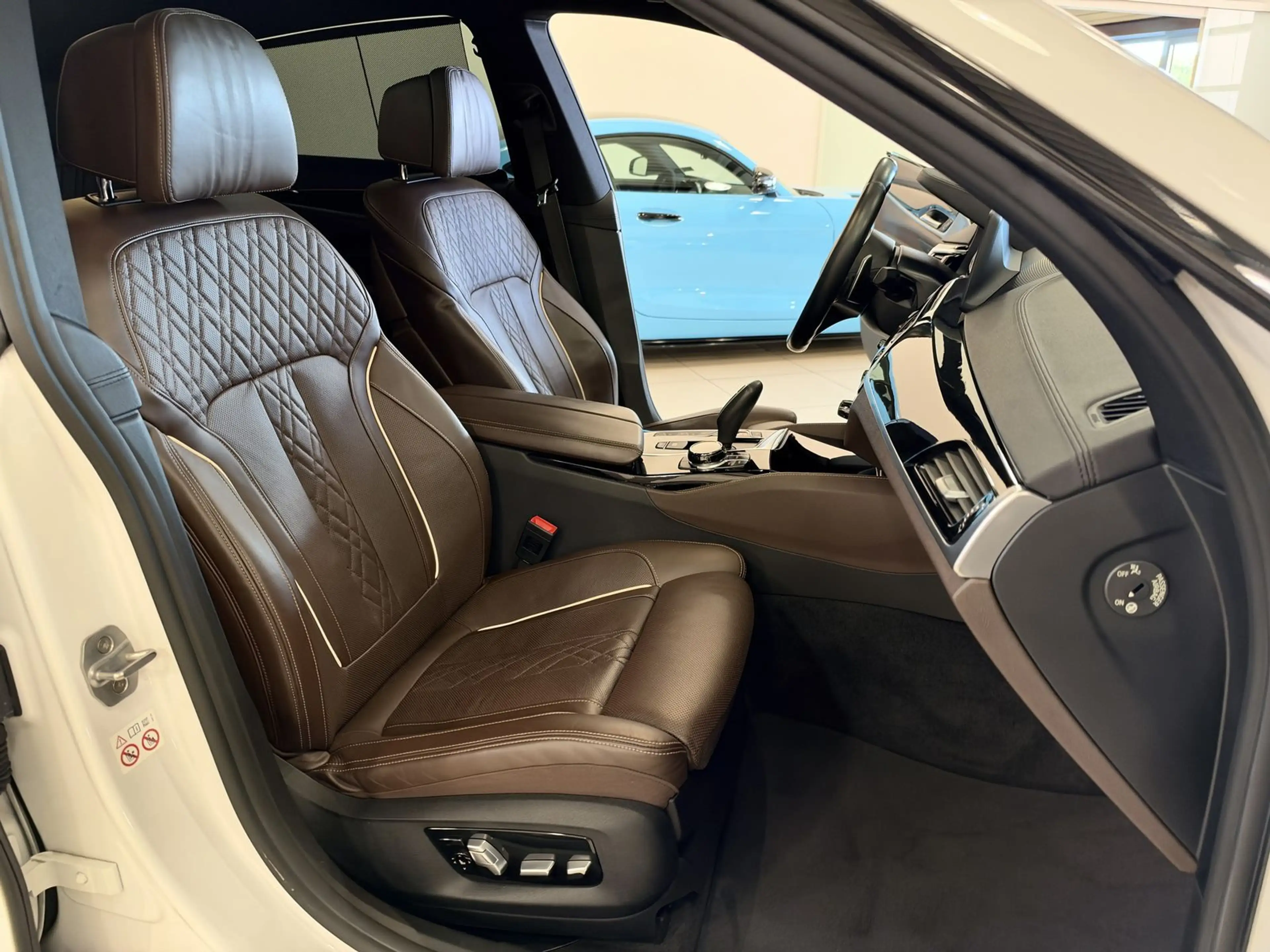 BMW 630 d xD M Sport Pano-B&W-360°-20" — photo 9