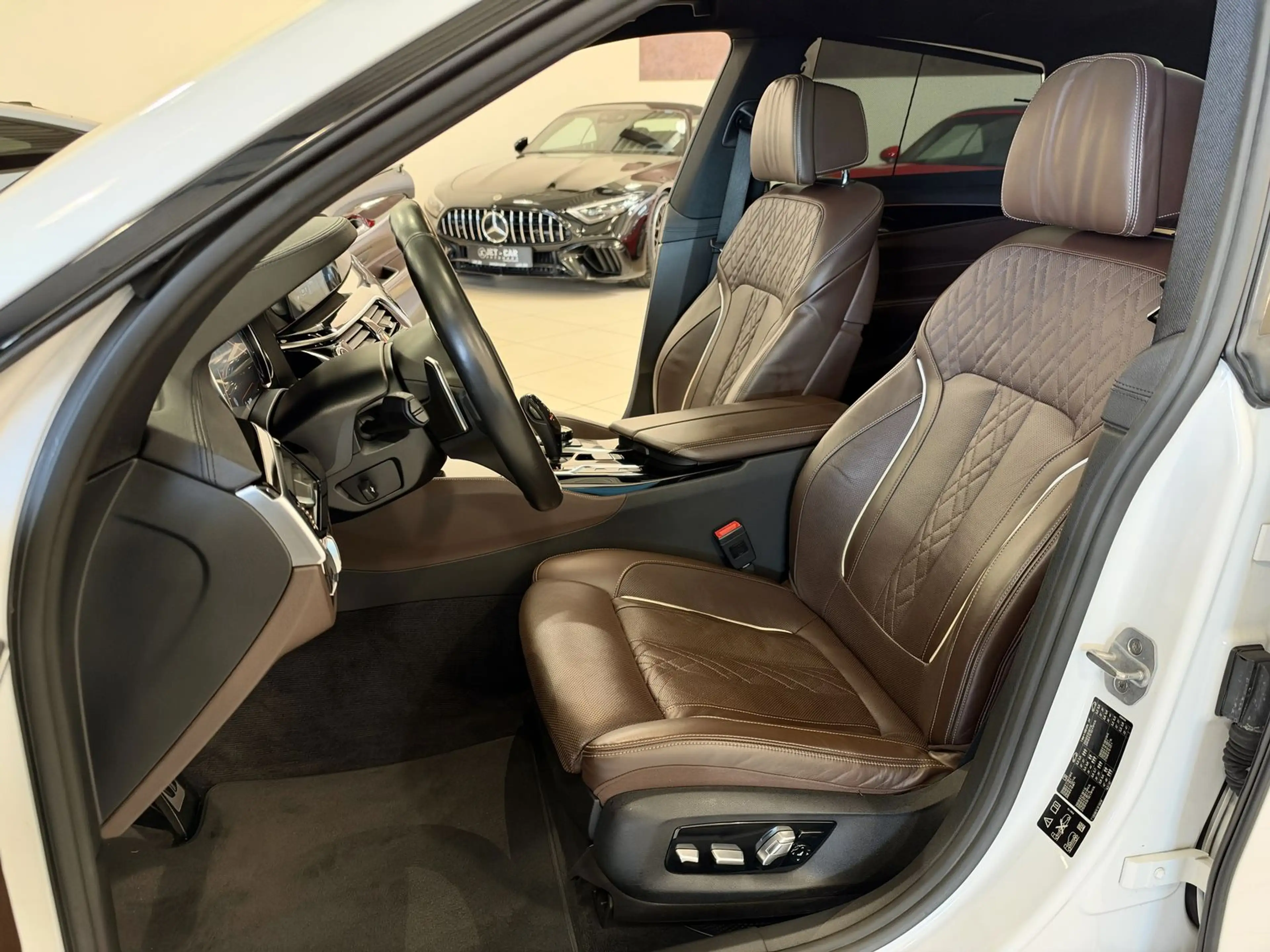 BMW 630 d xD M Sport Pano-B&W-360°-20" — photo 11