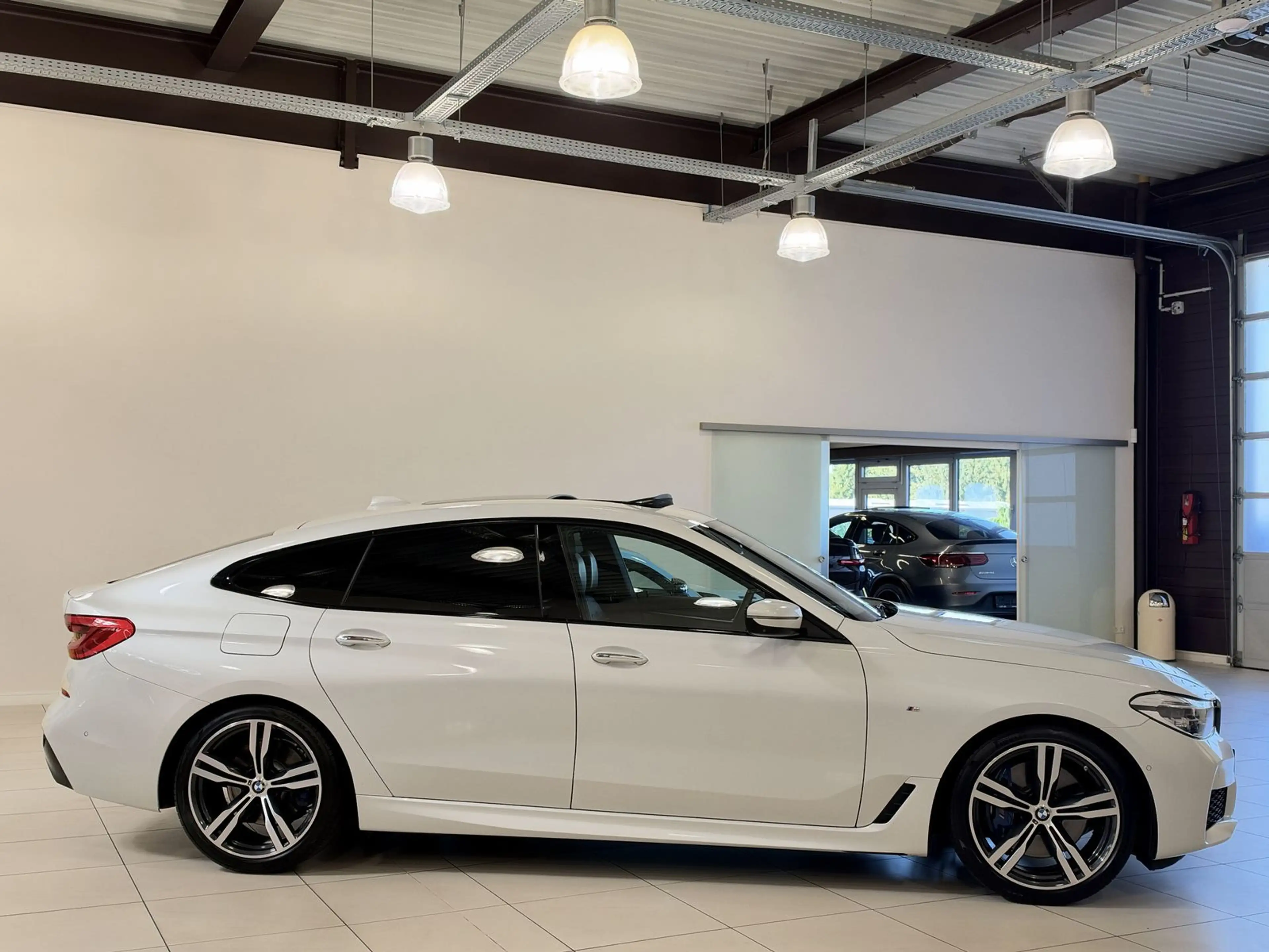 BMW 630 d xD M Sport Pano-B&W-360°-20" — photo 5