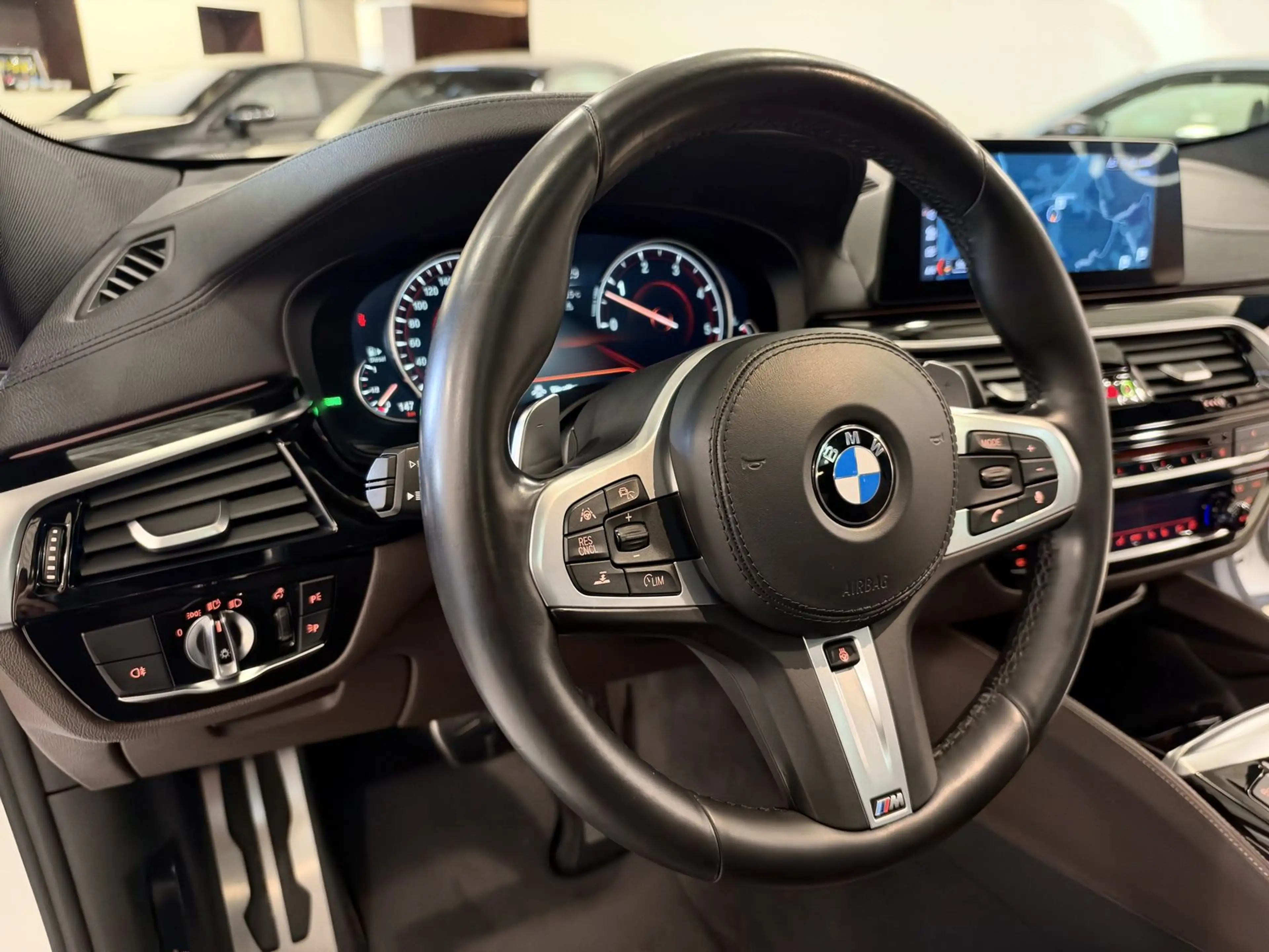 BMW 630 d xD M Sport Pano-B&W-360°-20" — photo 14