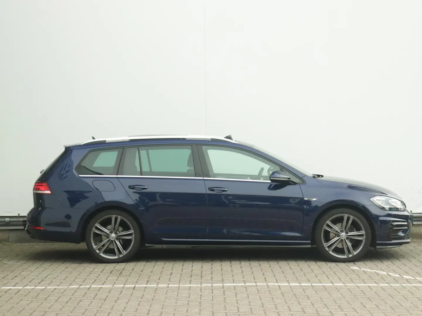 Volkswagen Golf Variant 1.5 TSI Highline Business R | Pano | Trekhaak | Ac Blauw - 2