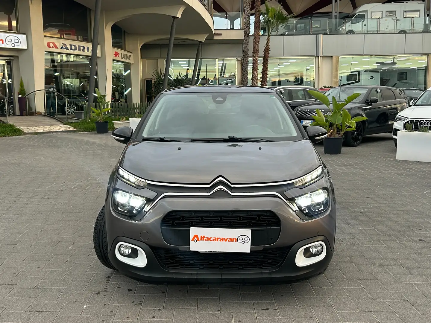 Citroen C3 C3 1.5 bluehdi Shine Grijs - 2