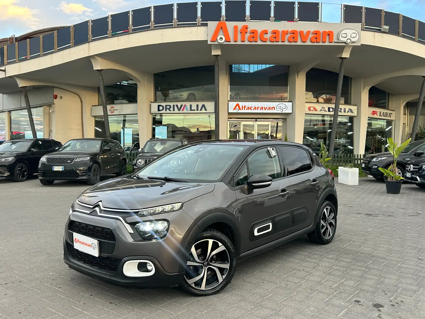 Citroen C3 C3 1.5 bluehdi Shine Grijs - 1