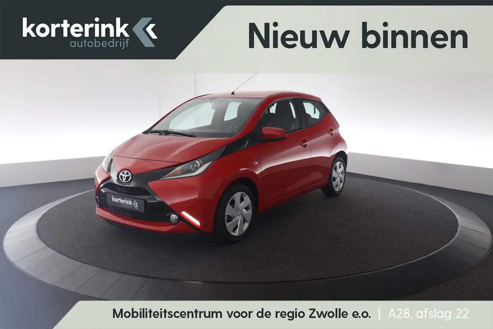 Toyota Aygo 1.0 VVT-i x-play Rood - 1