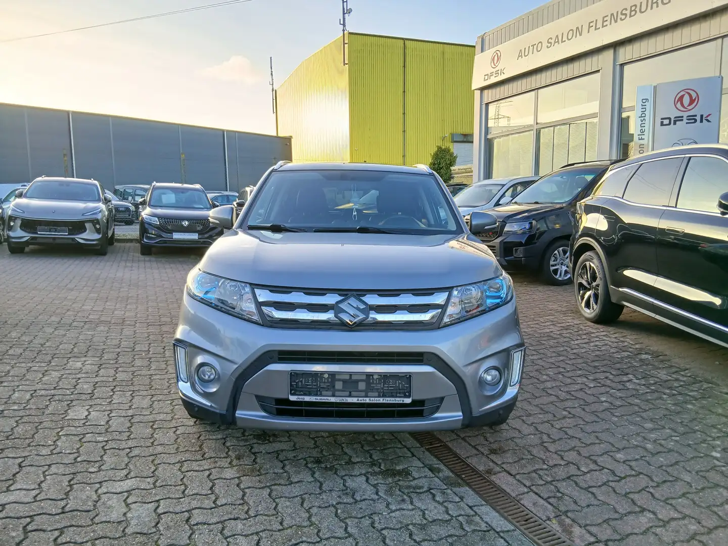 Suzuki Vitara 1.6 Comfort 4x4*Kamera*Teilleder*AHK*Panorama Grau - 2