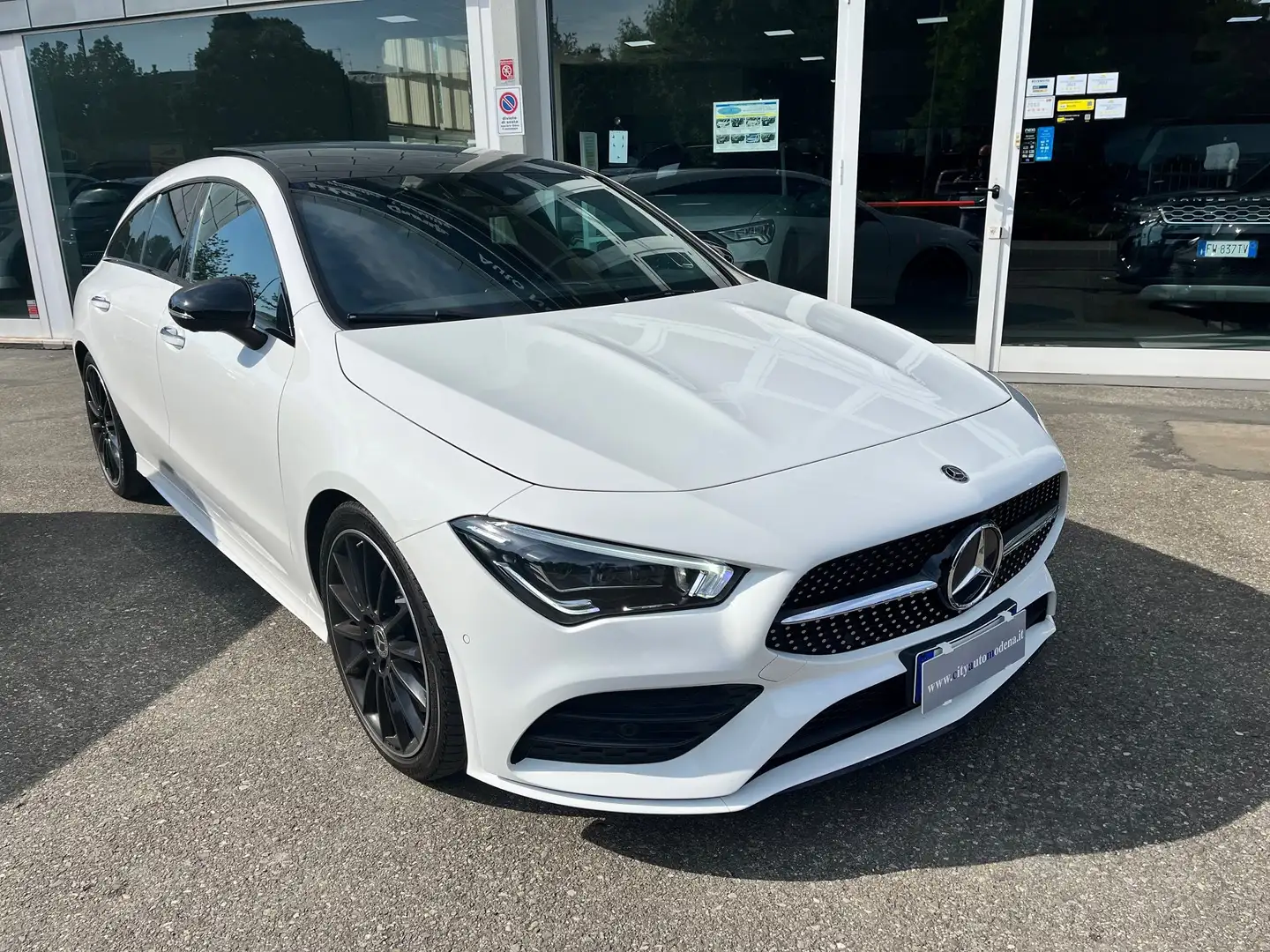 Mercedes-Benz CLA 200 CLA Shoot Brake 200 d Premium Night Edition auto White - 1