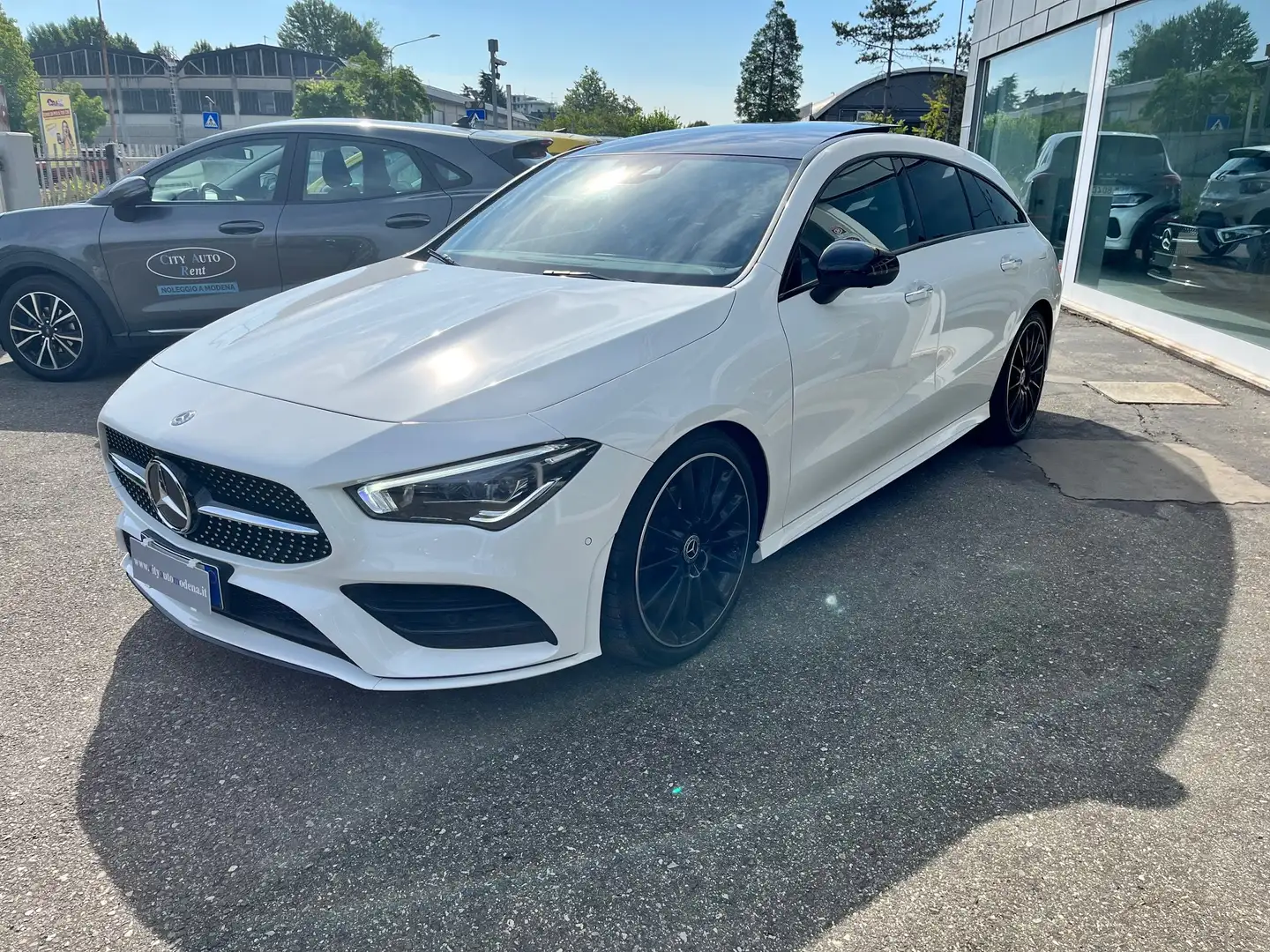 Mercedes-Benz CLA 200 CLA Shoot Brake 200 d Premium Night Edition auto White - 2