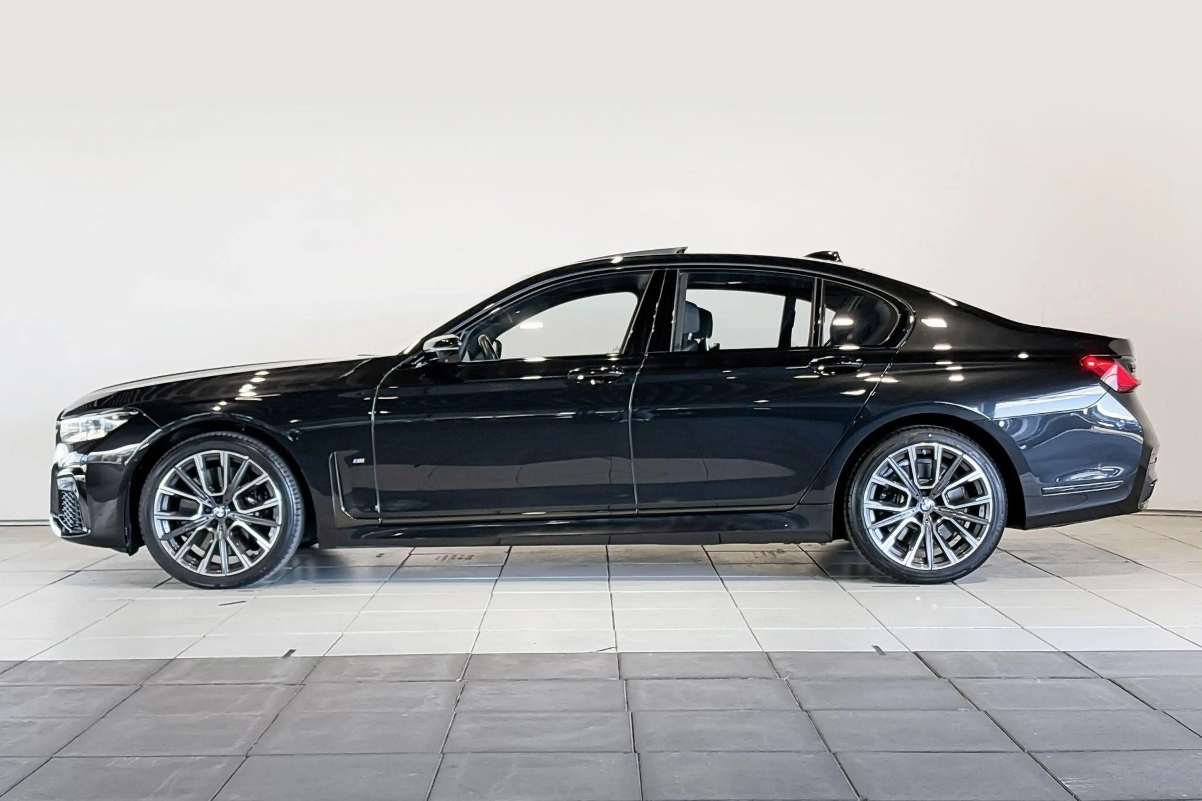 BMW 750 7 Serie Sedan 750i xDrive High Executive M Sportpa — photo 3
