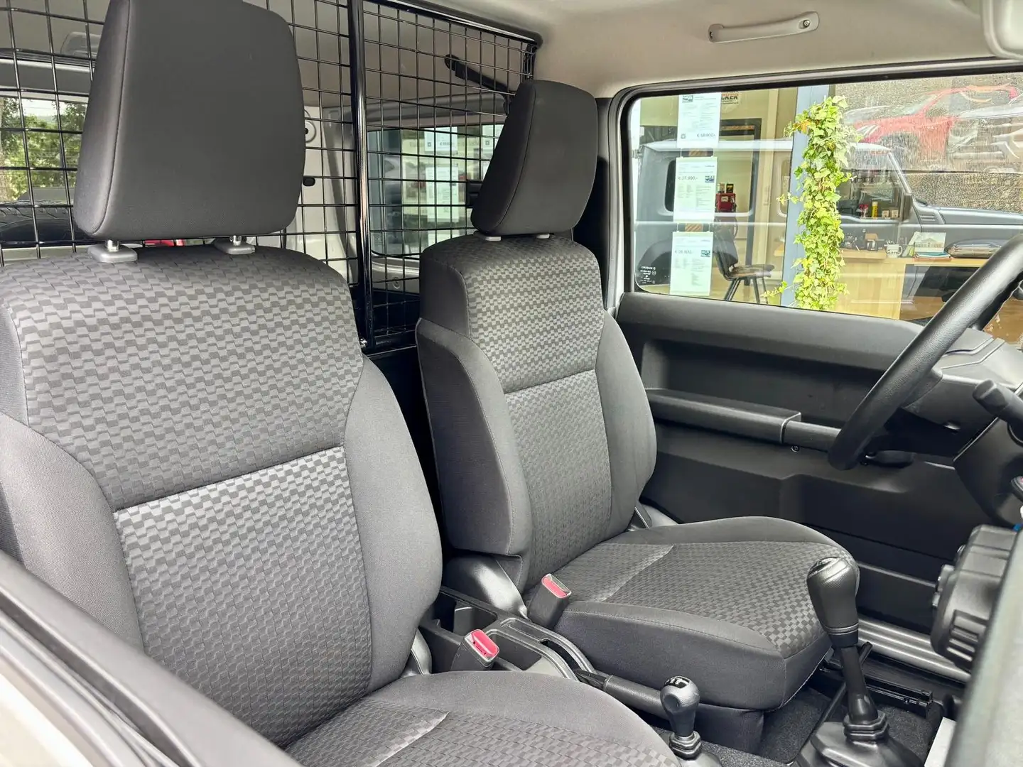 Suzuki Jimny 1.5i 4X4 102 CV | CLIM | ATTACHE | 29.490 € TTC Silber - 2