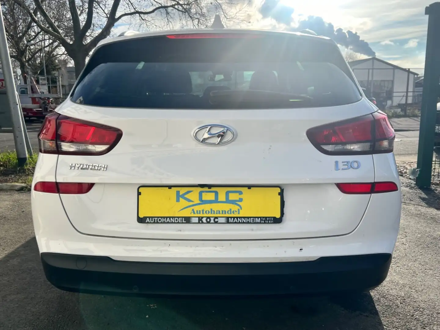 Hyundai i30 cw YES! /AUTOMATIK/KAMERA/NAVI/SHZ Weiß - 2