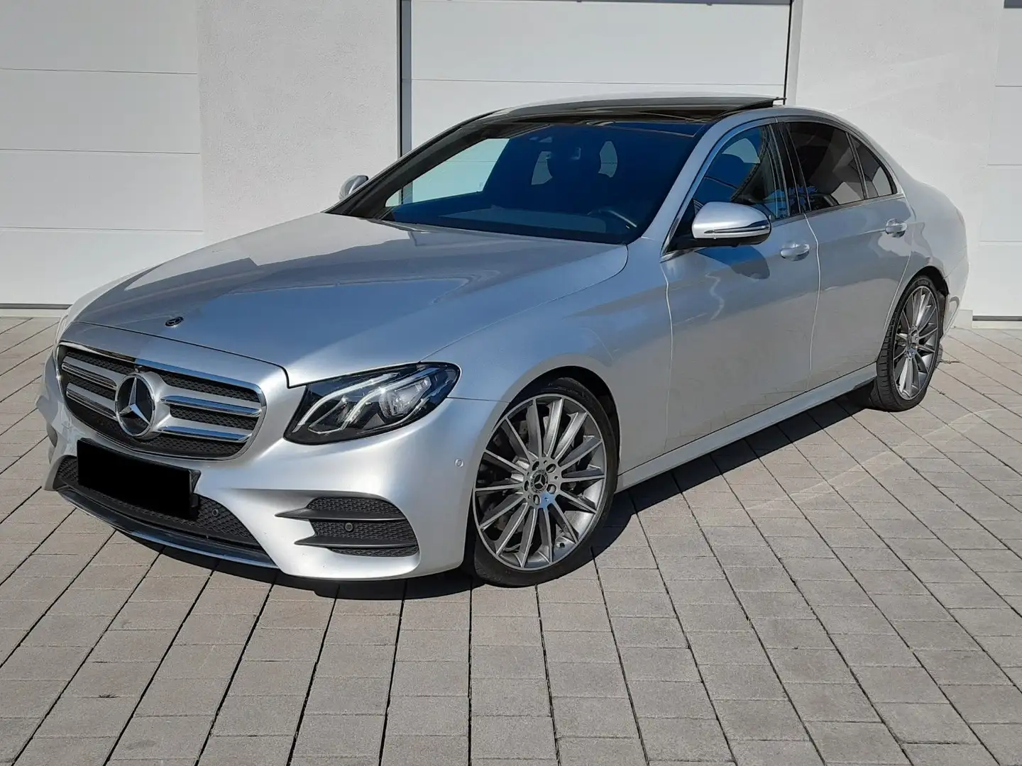 Mercedes-Benz E 350 d Limo/3xAMG-Line/LED/360°/WideC/AhK/20" Silber - 2