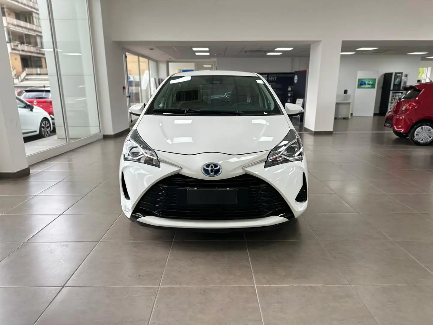 Toyota Yaris 1.5 Hybrid 5 porte Cool Bianco - 2