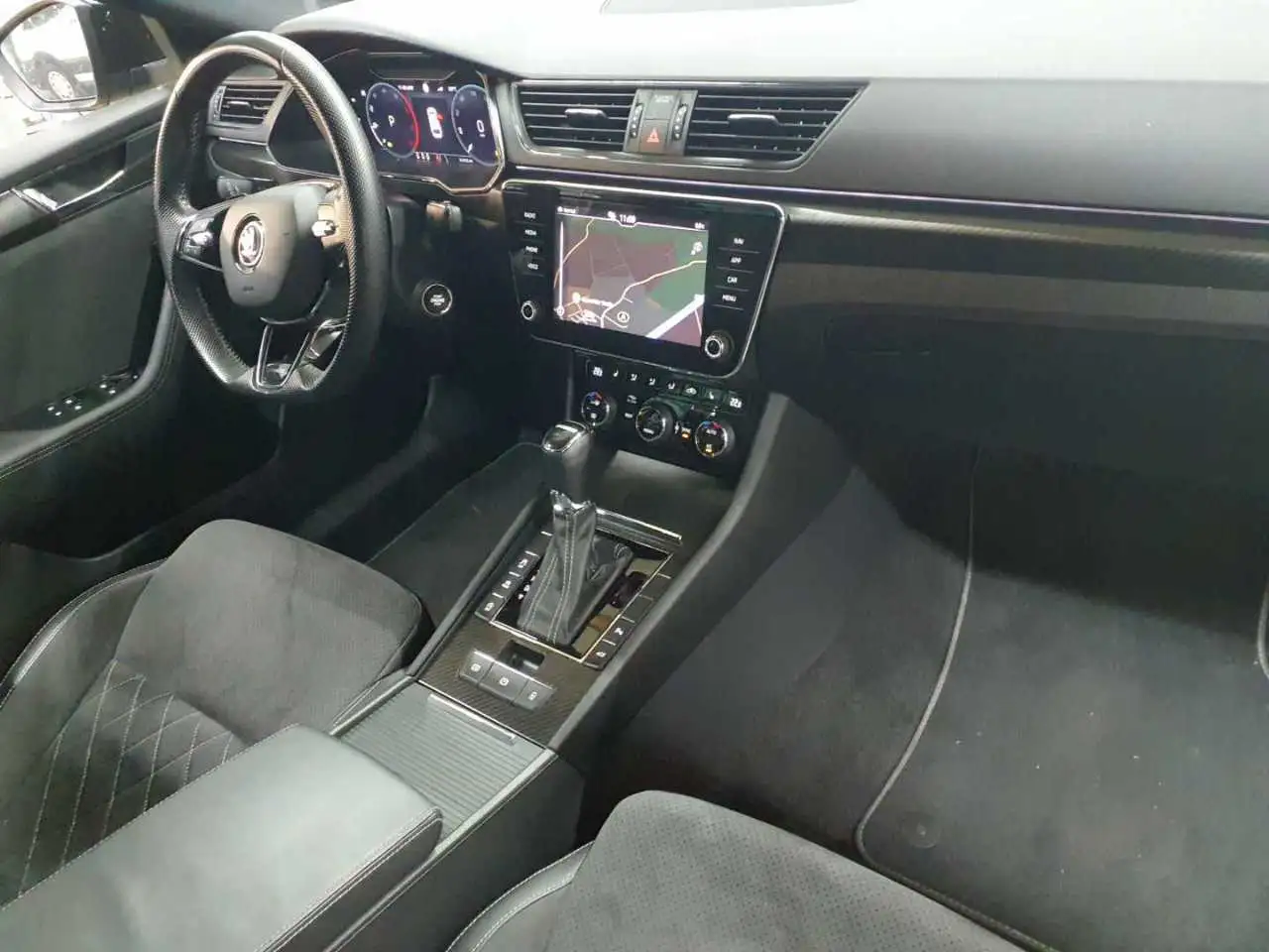 Skoda Superb Superb Combi 2.0 TDI DSG Sportline AHK ACC KAM