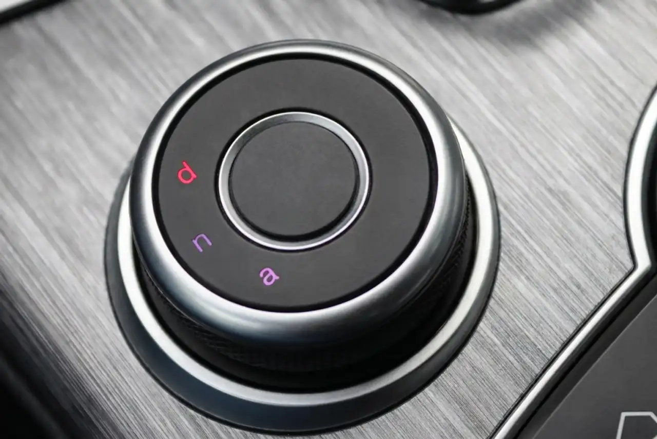 Alfa Romeo Giulia 2021 — фото 19