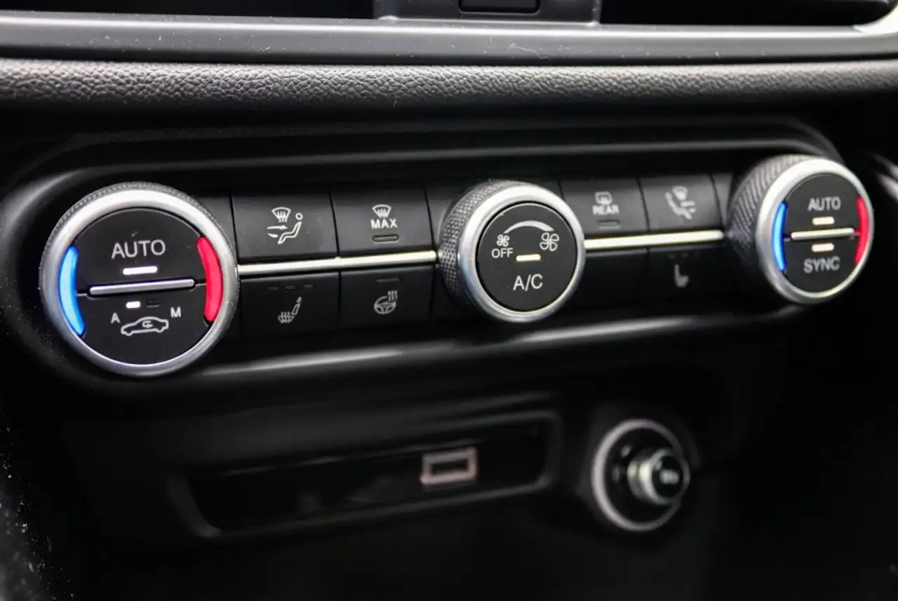 Alfa Romeo Giulia 2021 — фото 17