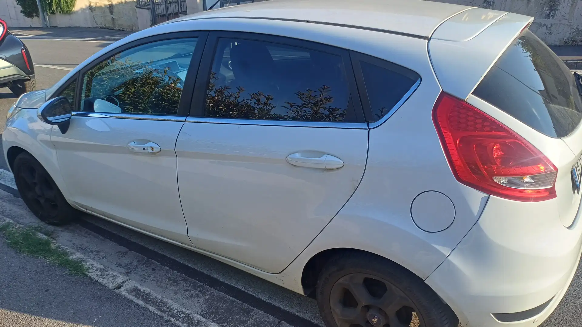 Ford Fiesta Fiesta 5p 1.4 tdci + c/esp E5 Bianco - 2