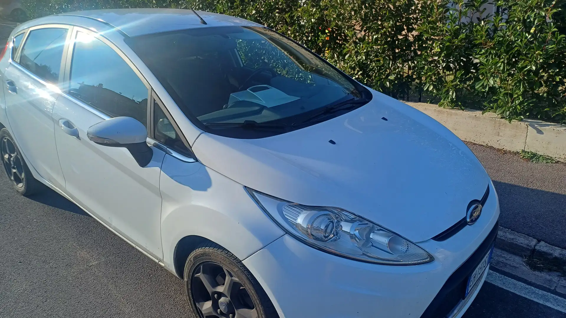 Ford Fiesta Fiesta 5p 1.4 tdci + c/esp E5 Bianco - 1