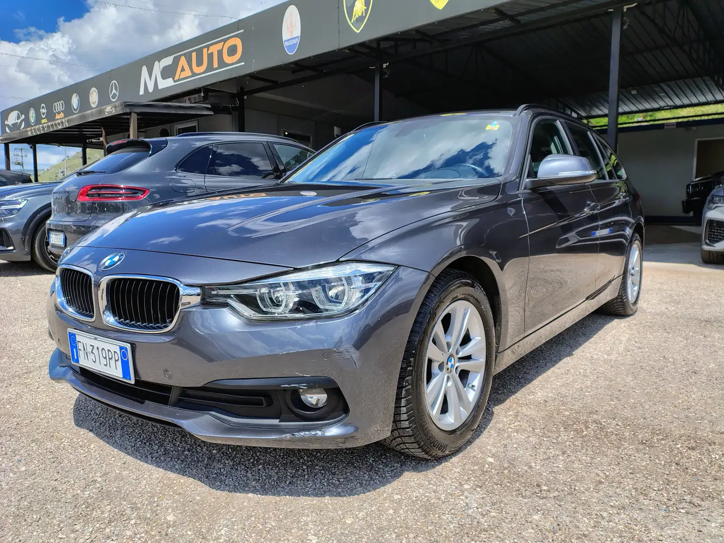 BMW 318 318d Touring Business Advantage Grigio - 1