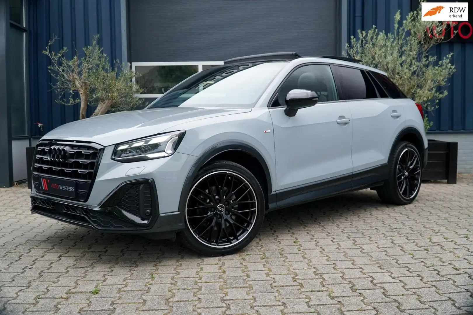 Audi Q2 35 TFSI Edition one 150pk S-Tronic S-line Grijs - 1
