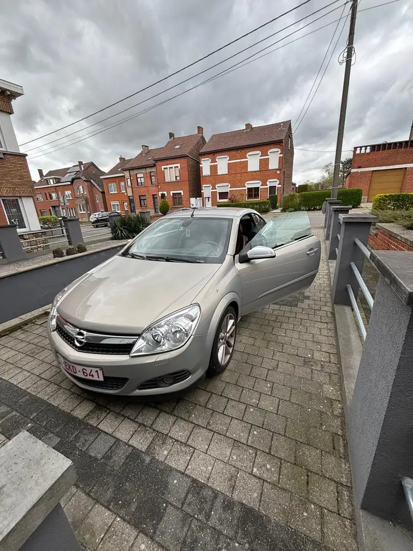 Opel Astra TwinTop 1.6i Cosmo - 2