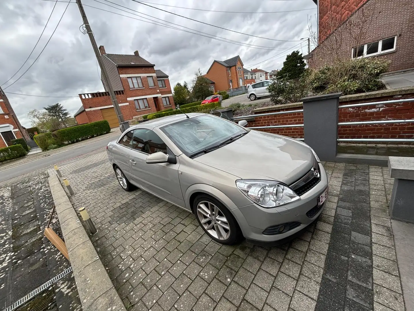Opel Astra TwinTop 1.6i Cosmo - 1