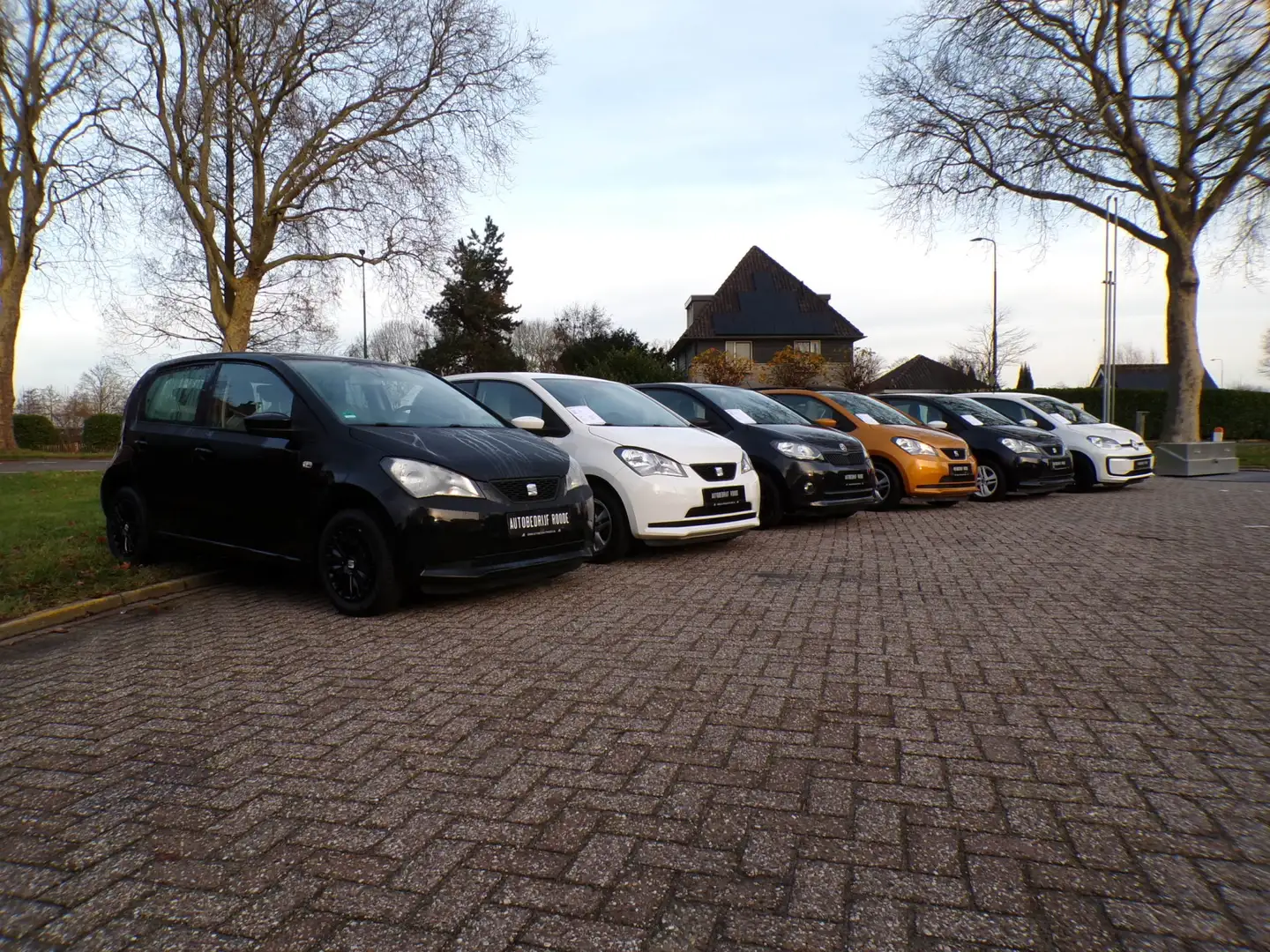 SEAT Mii 1.0 Mii 5-Drs by Mango LEES TEKST! Schwarz - 1