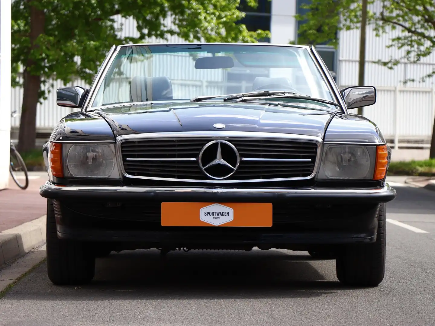Mercedes-Benz SL 560 Schwarz - 2