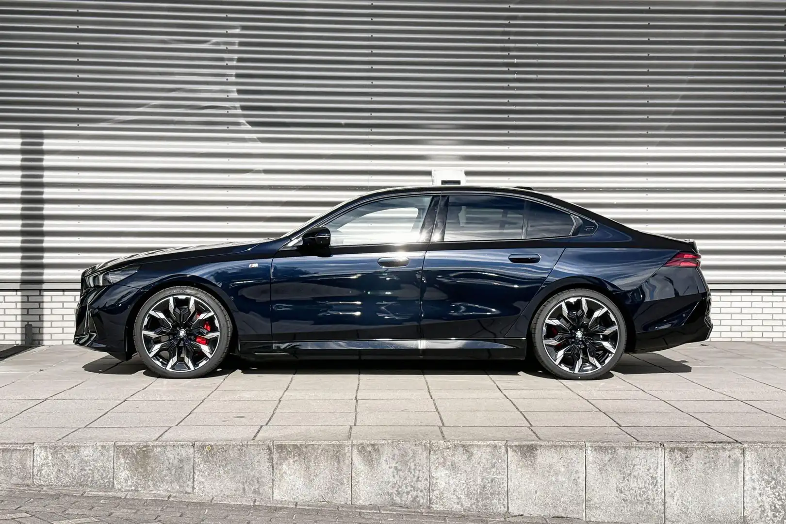 BMW i5 Sedan eDrive40 M Sportpakket Pro / Innovation Pack Zwart - 2