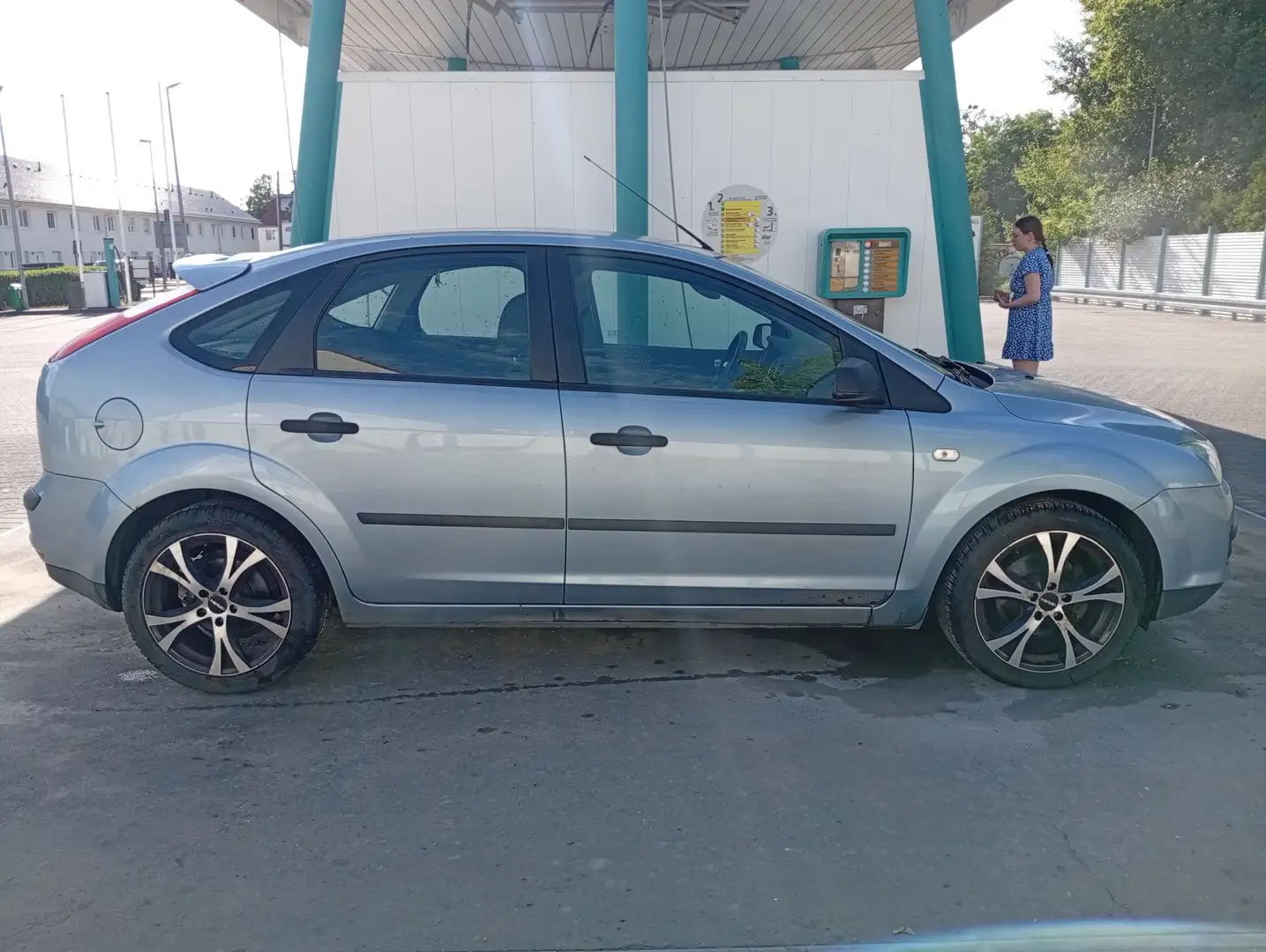 Ford Focus 1.6 16V Ghia TÜV 7/27 - 1