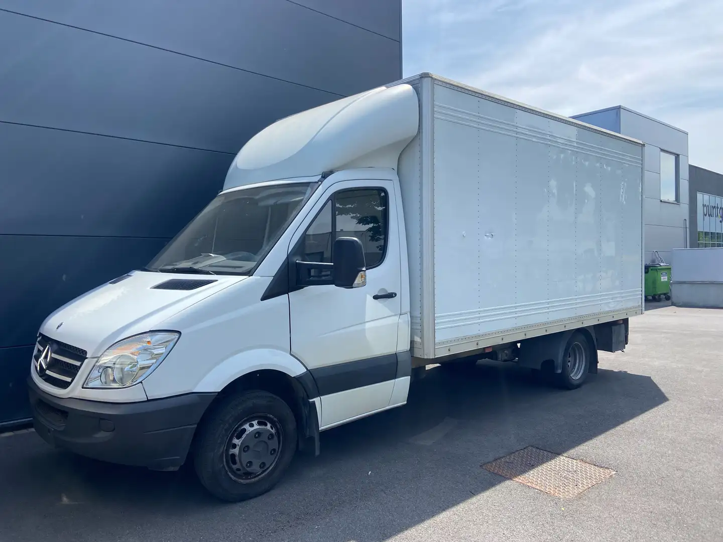 Mercedes-Benz Sprinter met meubelbak en laadbrug Wit - 1