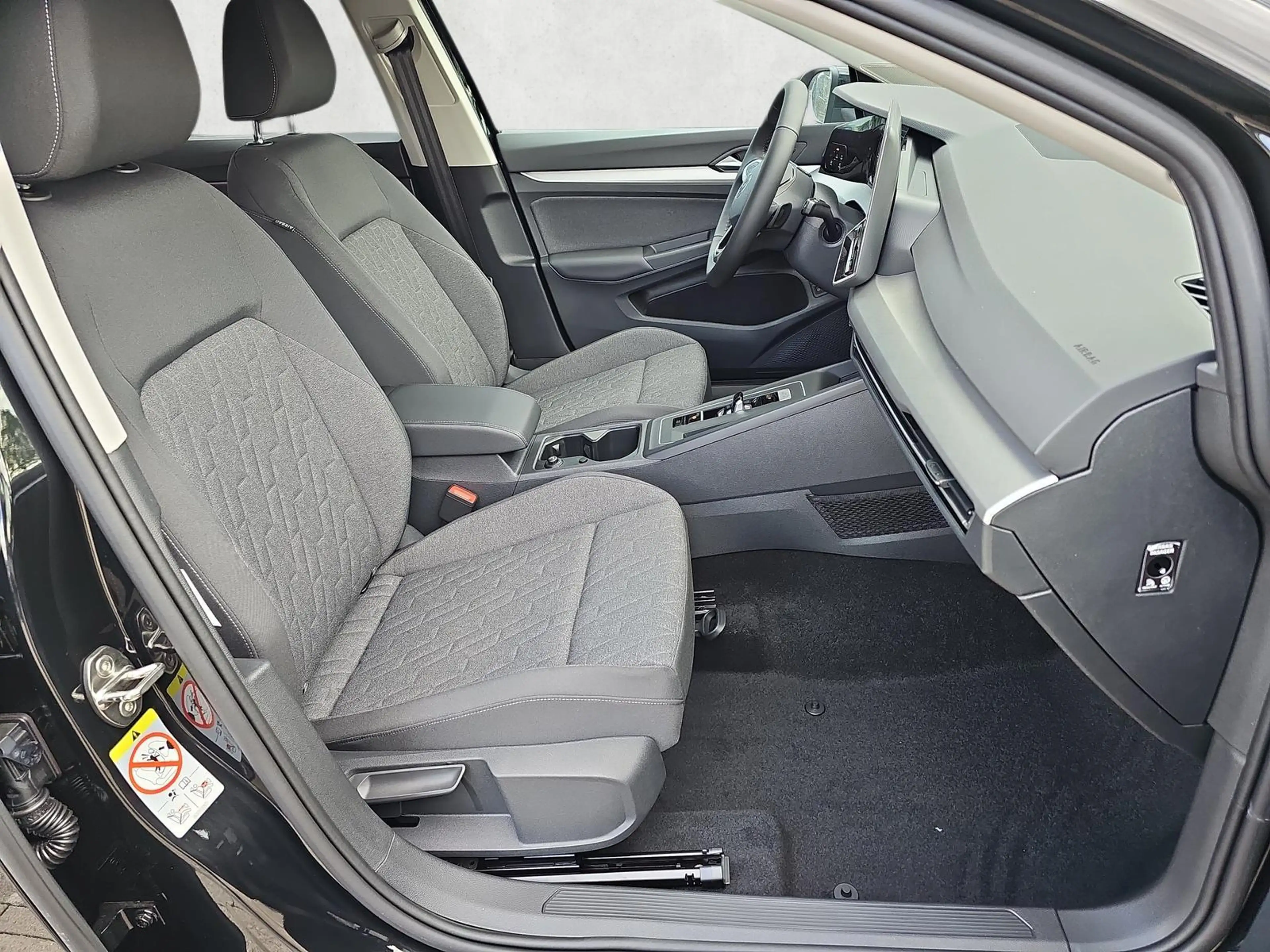Volkswagen Golf 1.5 TSI eHybrid 150 kW Life Park&Comfort Pro Ka... — photo 10