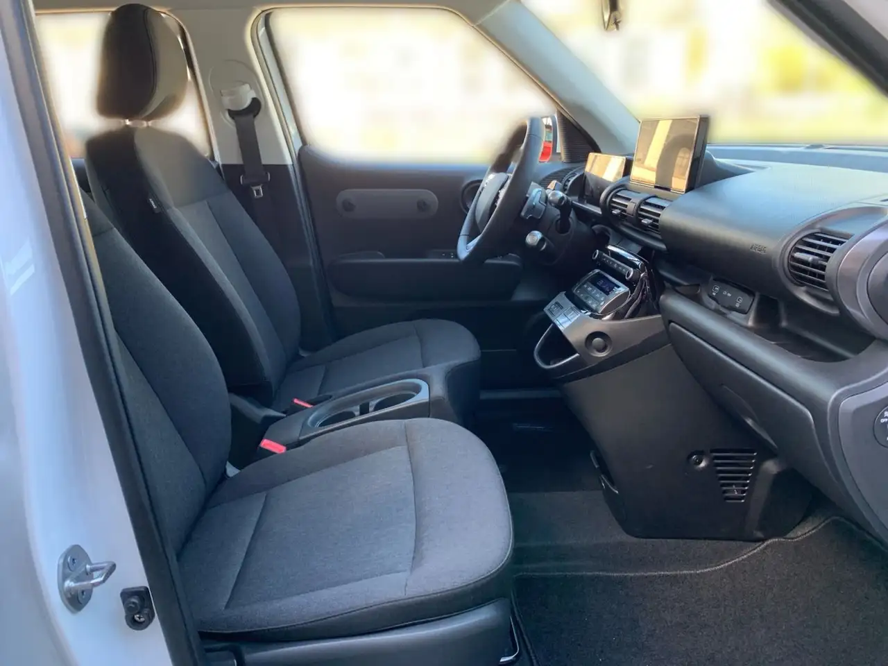 Hyundai Inster Select Elektro 49 kWh sofort verfügbar 27