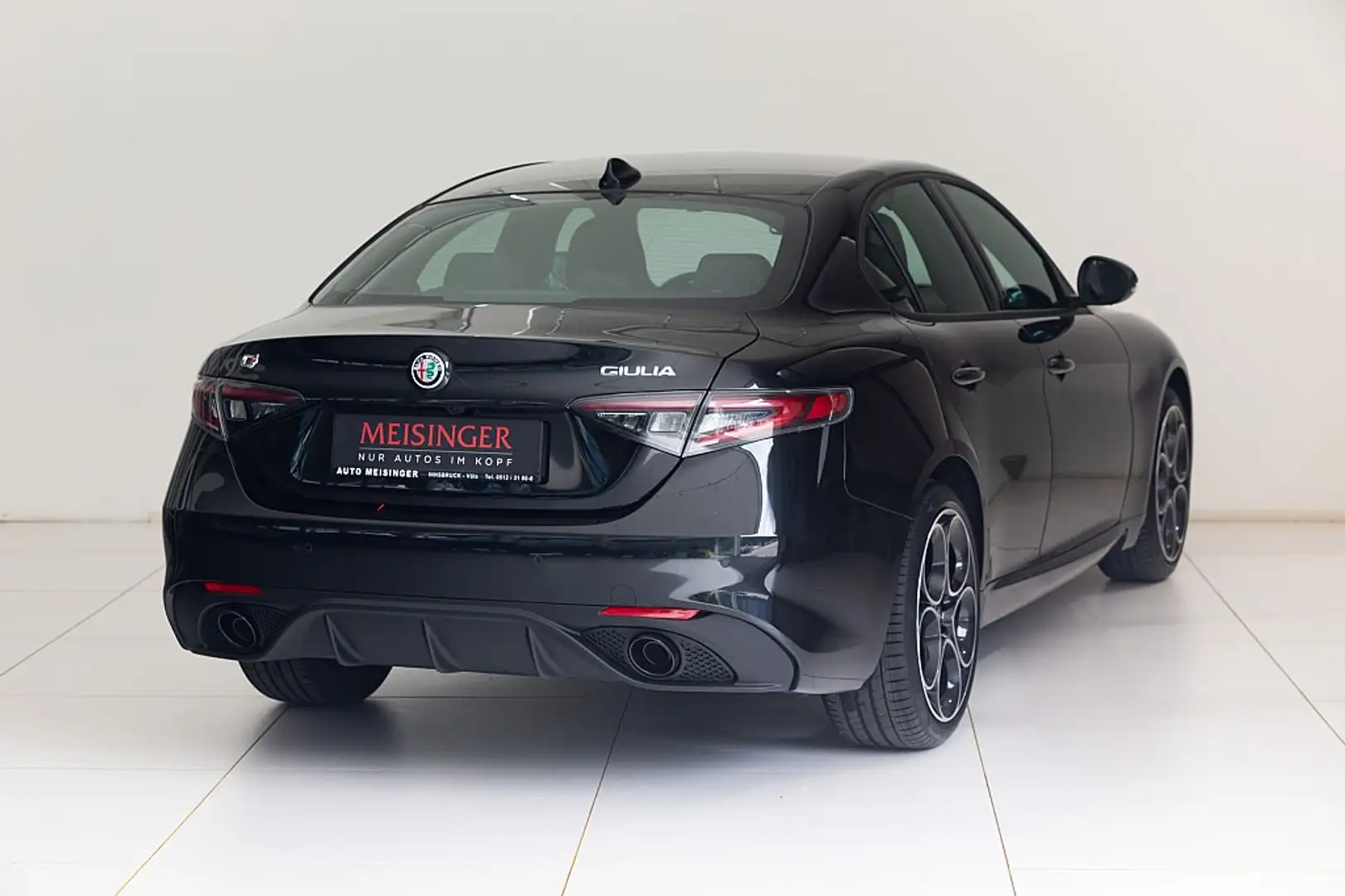 Alfa Romeo Giulia Sprint 2,0 16V 280 AT8 Q4 Schwarz - 2