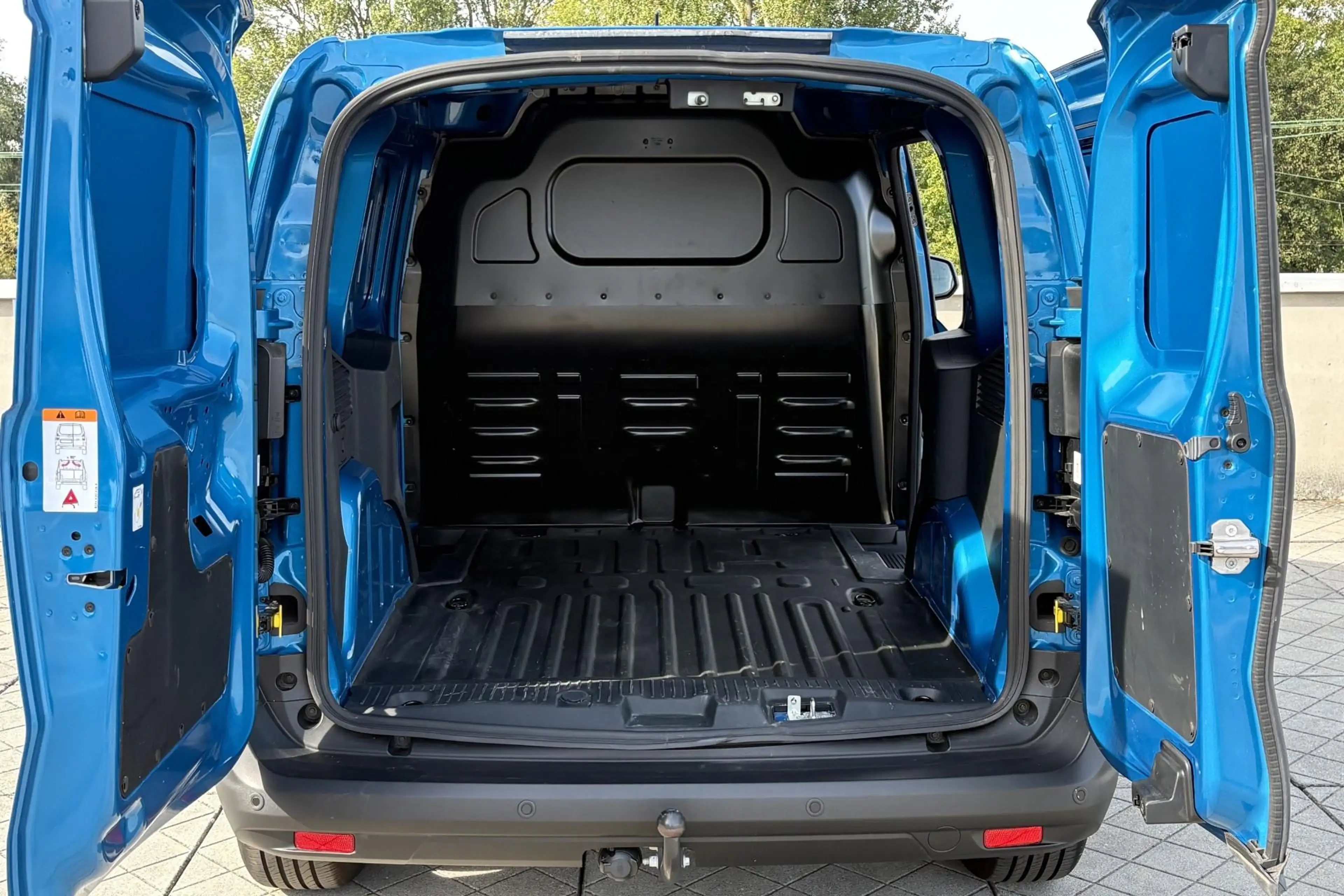 Ford Transit Courier E-Transit Limited 44 kWh — photo 3