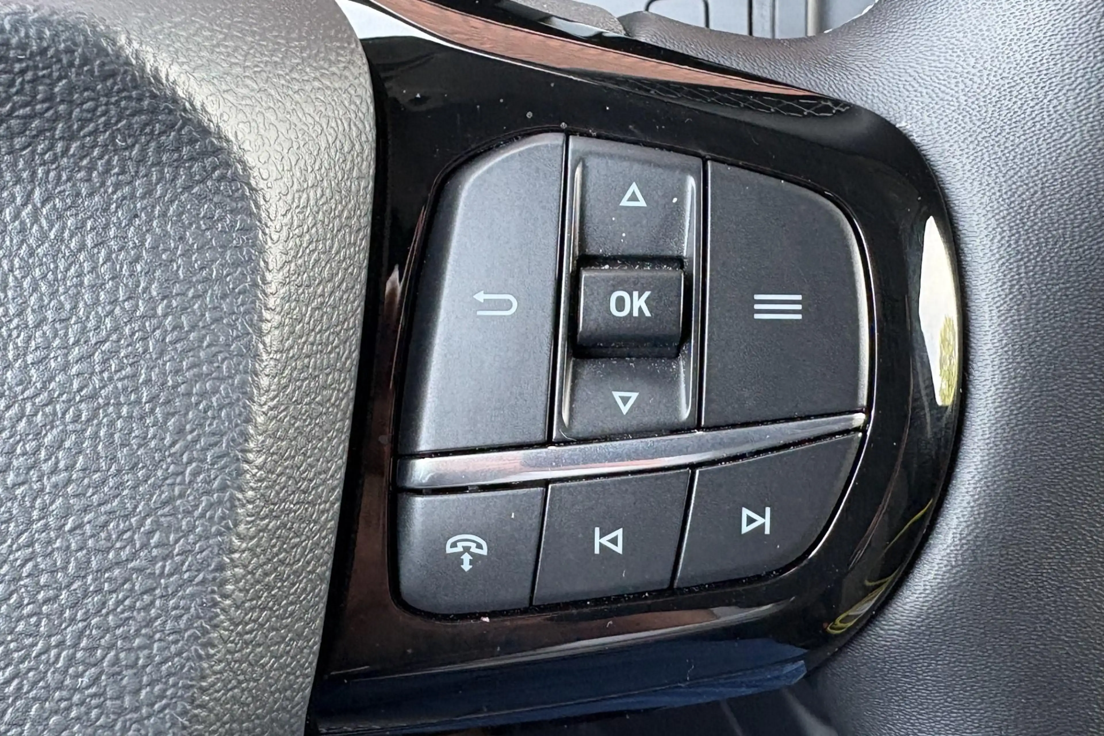 Ford Transit Courier E-Transit Limited 44 kWh — photo 15
