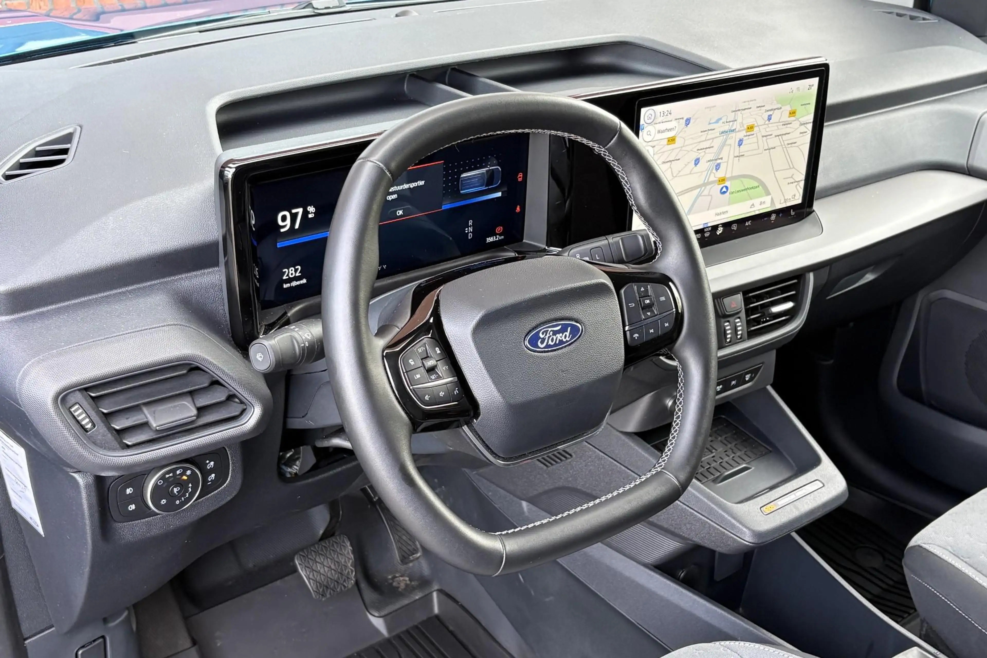 Ford Transit Courier E-Transit Limited 44 kWh — photo 9