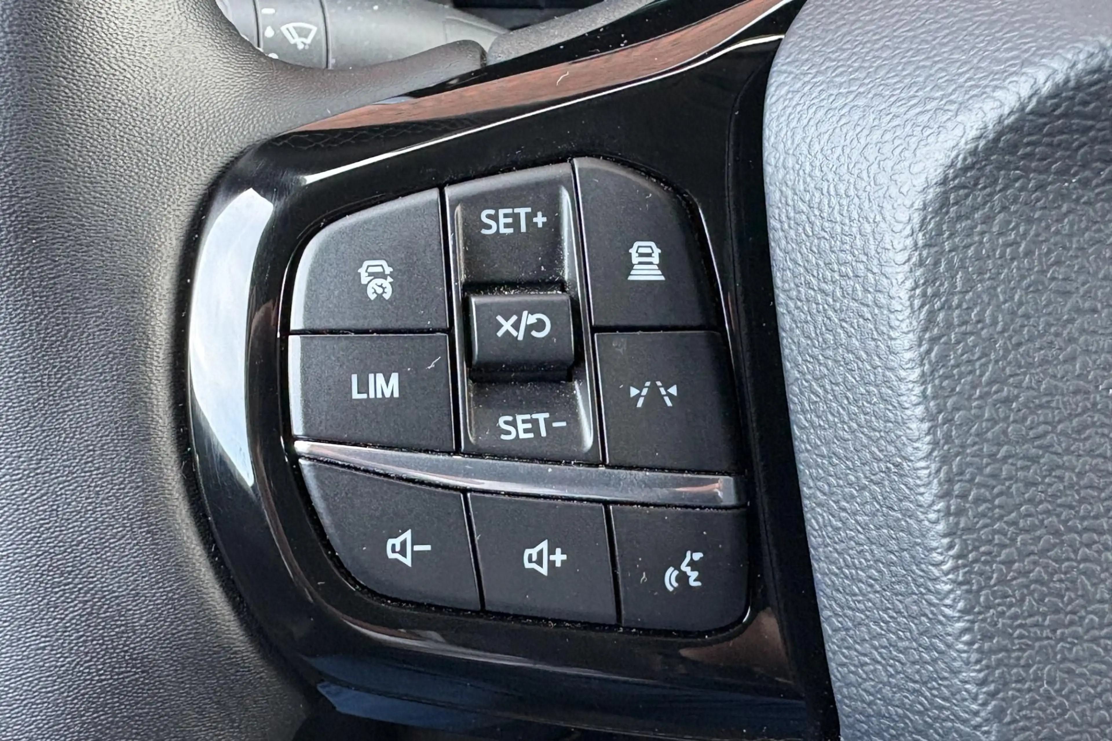 Ford Transit Courier E-Transit Limited 44 kWh — photo 14