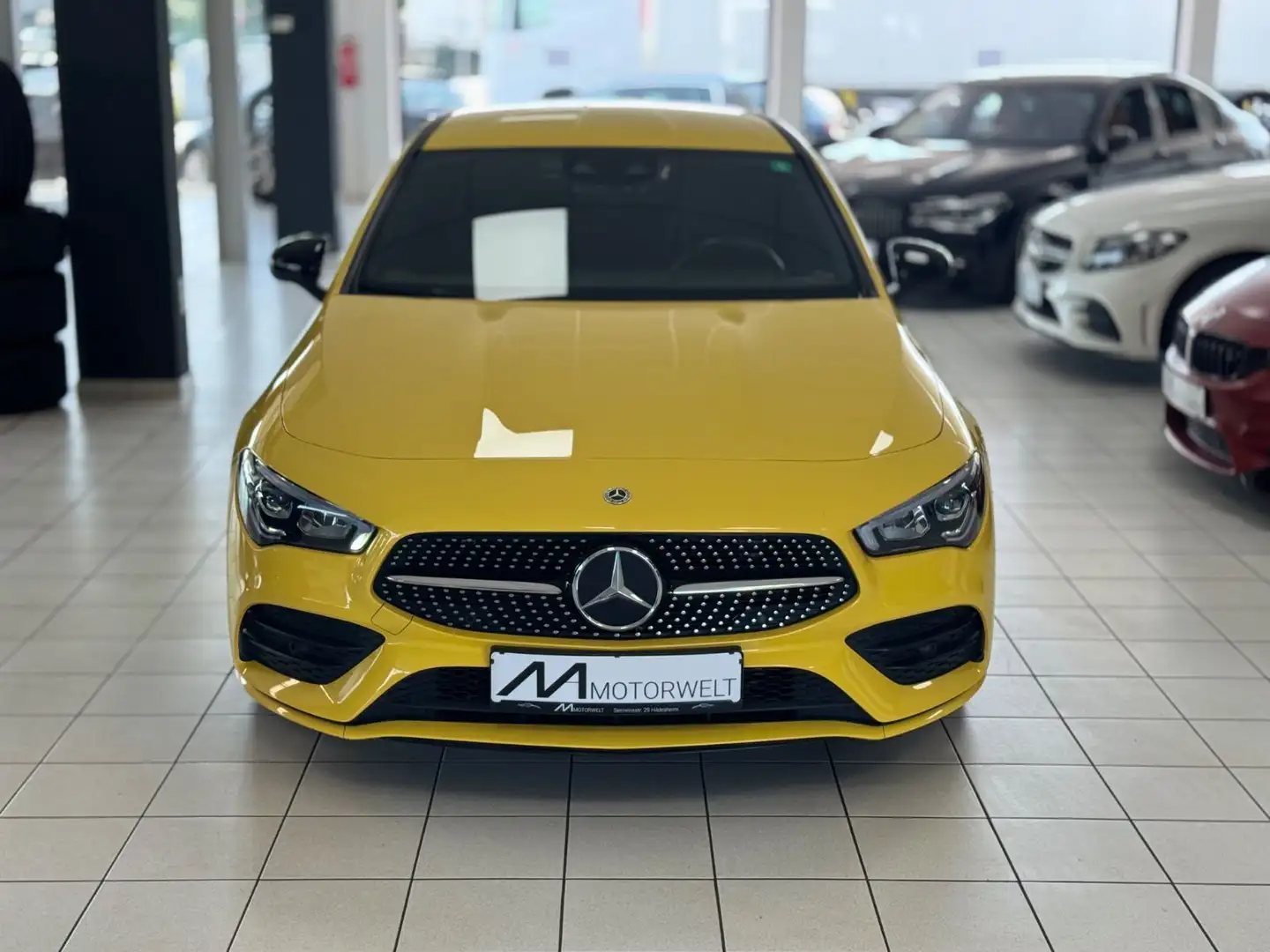 Mercedes-Benz CLA 180 Shooting Brake AMG/Ambiente/RFK/Carplay Gelb - 2