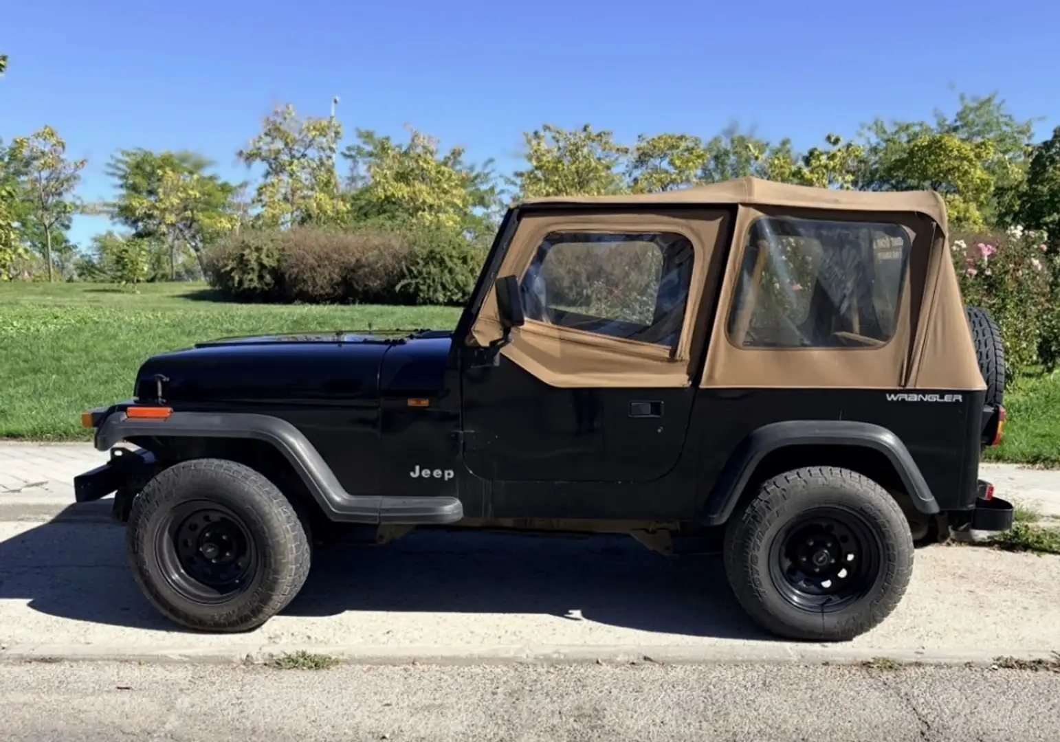 Jeep Wrangler 2.5 Capota Lona Negro - 1