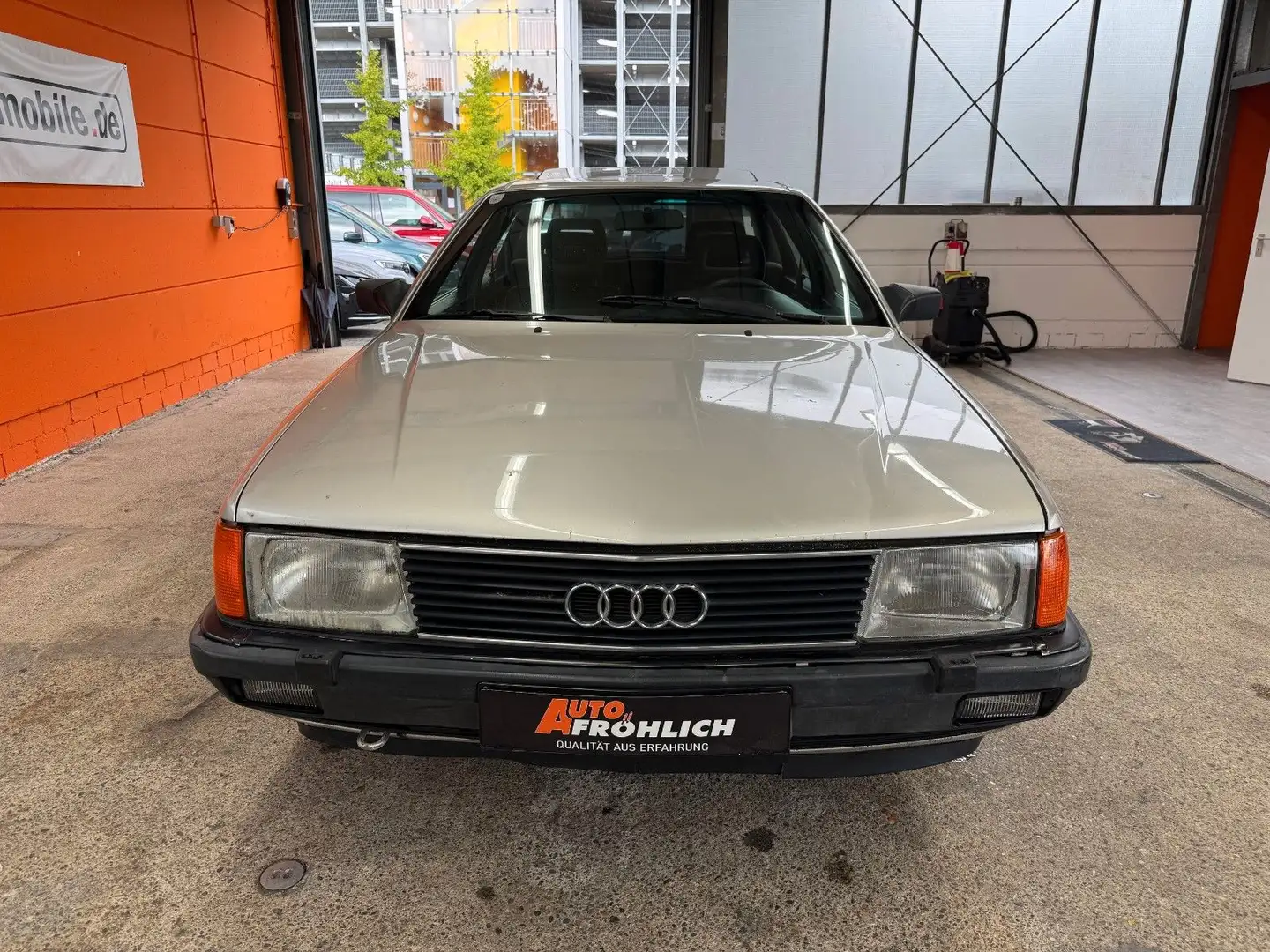 Audi 100 C3 2.3e quattro Velours Heckrollo Klimaaut. Braun - 2