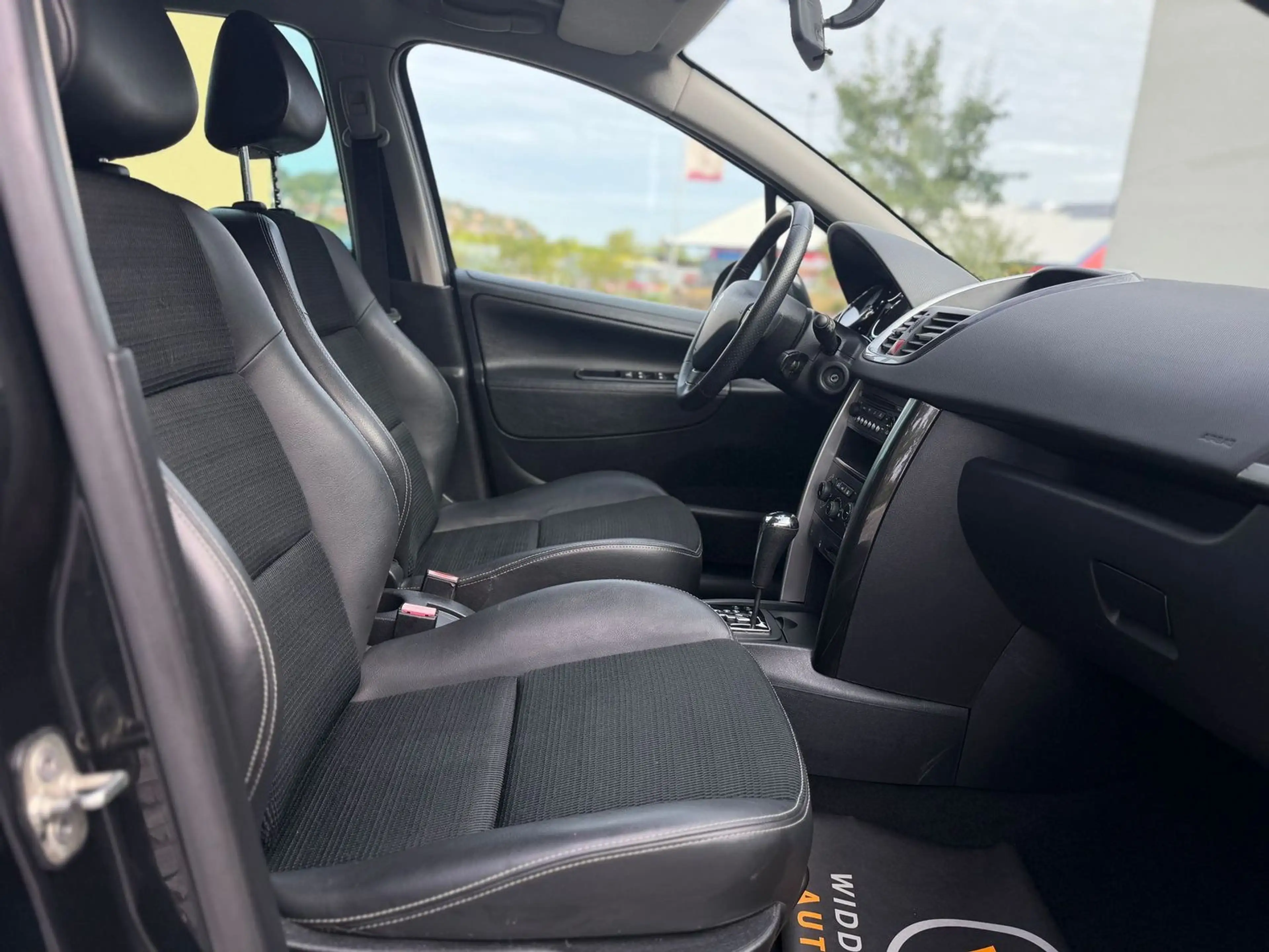 Peugeot 207 1.6 Premium 1.HAND/AUTOMATIK/PANO/PDC/KLIMA — photo 8