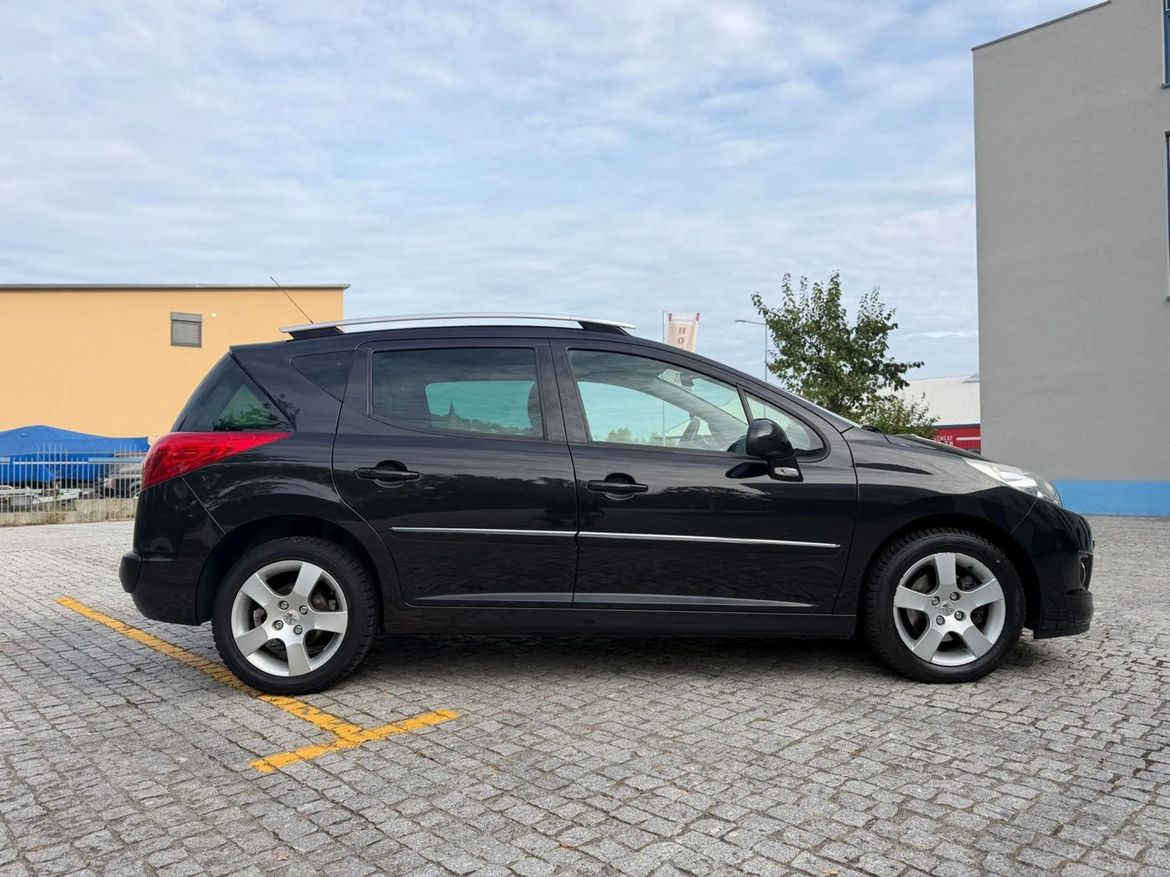 Peugeot 207 1.6 Premium 1.HAND/AUTOMATIK/PANO/PDC/KLIMA — photo 6