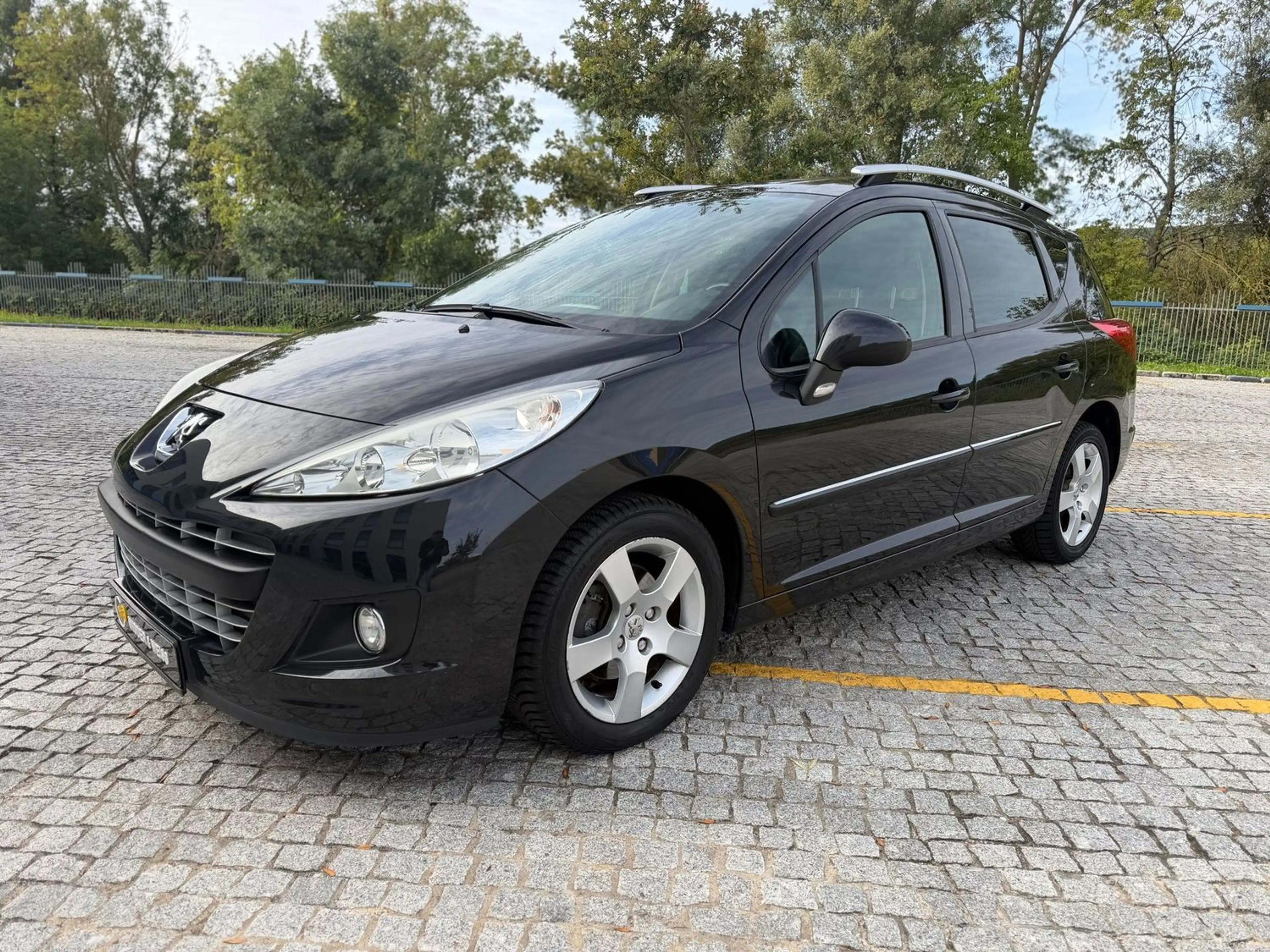 Peugeot 207 1.6 Premium 1.HAND/AUTOMATIK/PANO/PDC/KLIMA