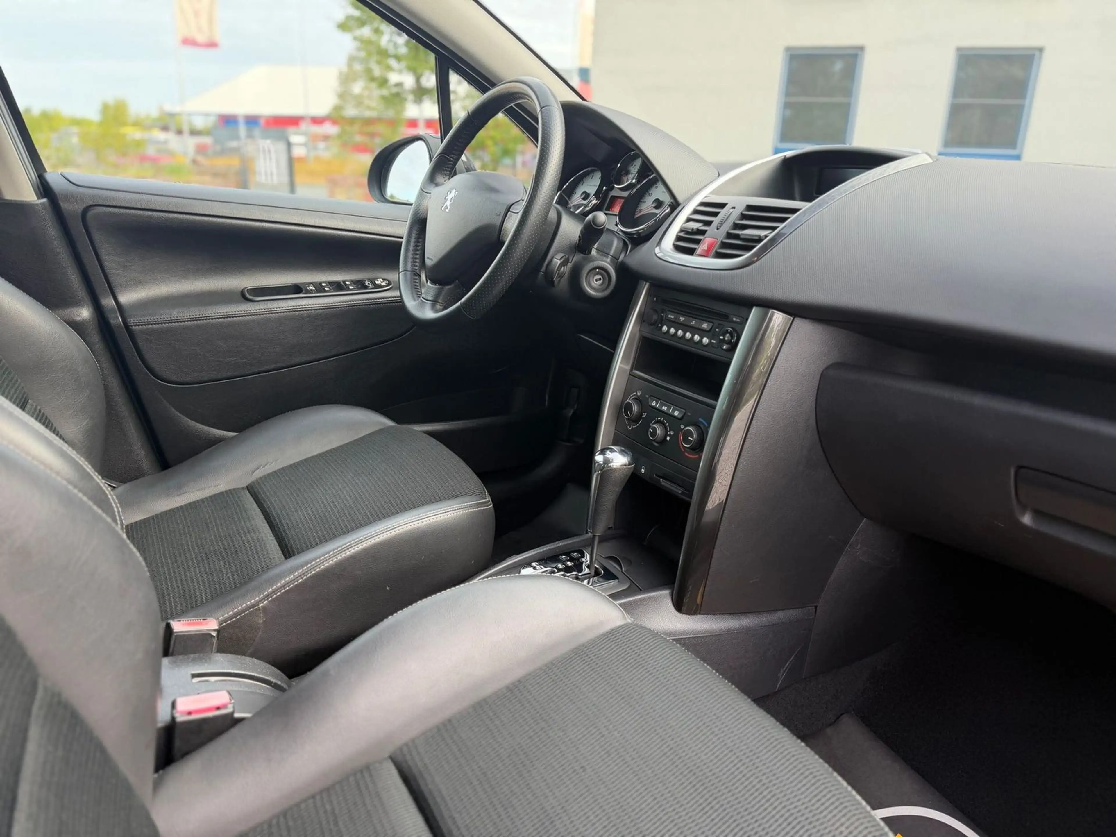 Peugeot 207 1.6 Premium 1.HAND/AUTOMATIK/PANO/PDC/KLIMA — photo 11
