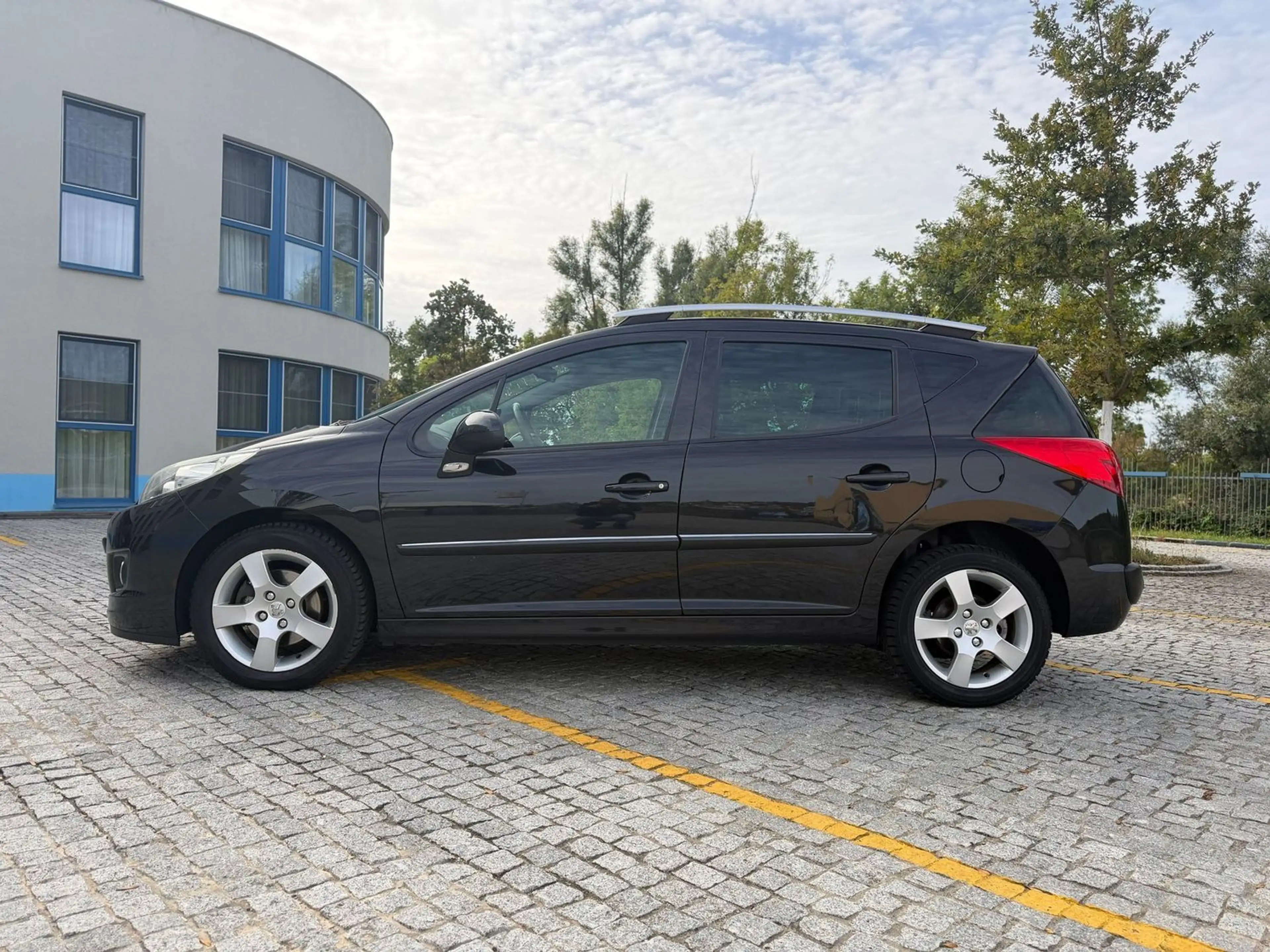 Peugeot 207 1.6 Premium 1.HAND/AUTOMATIK/PANO/PDC/KLIMA — photo 5